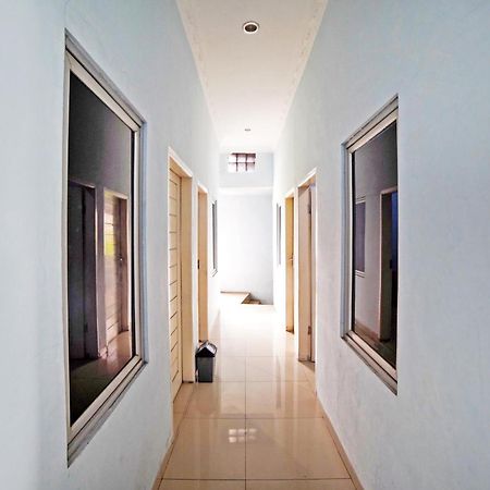 Oyo 90922 Gurusinga Guesthouse Medan Eksteriør bilde