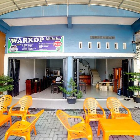 Oyo 90922 Gurusinga Guesthouse Medan Eksteriør bilde