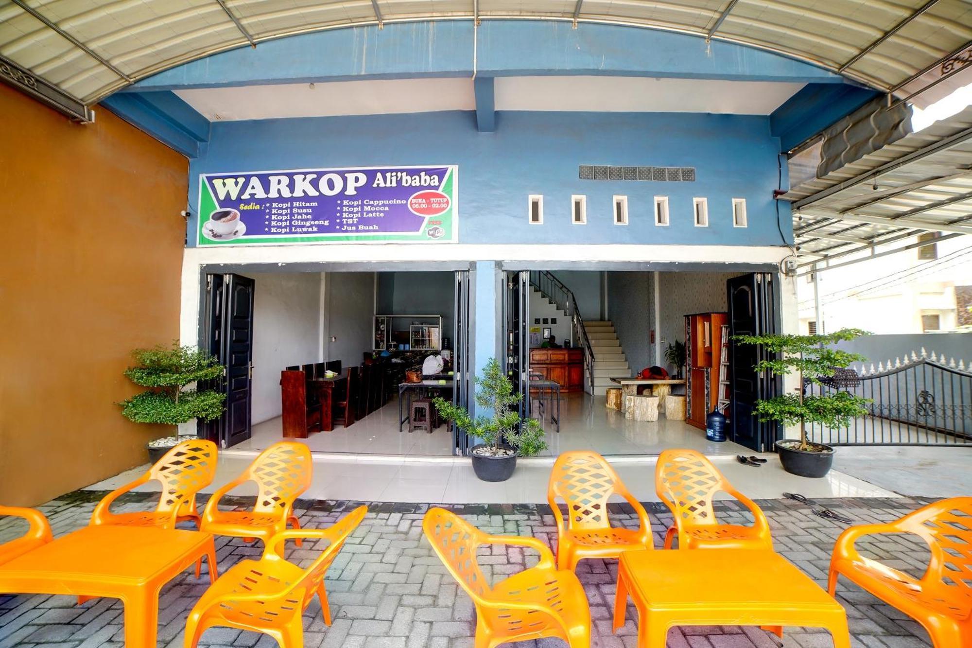 Oyo 90922 Gurusinga Guesthouse Medan Eksteriør bilde