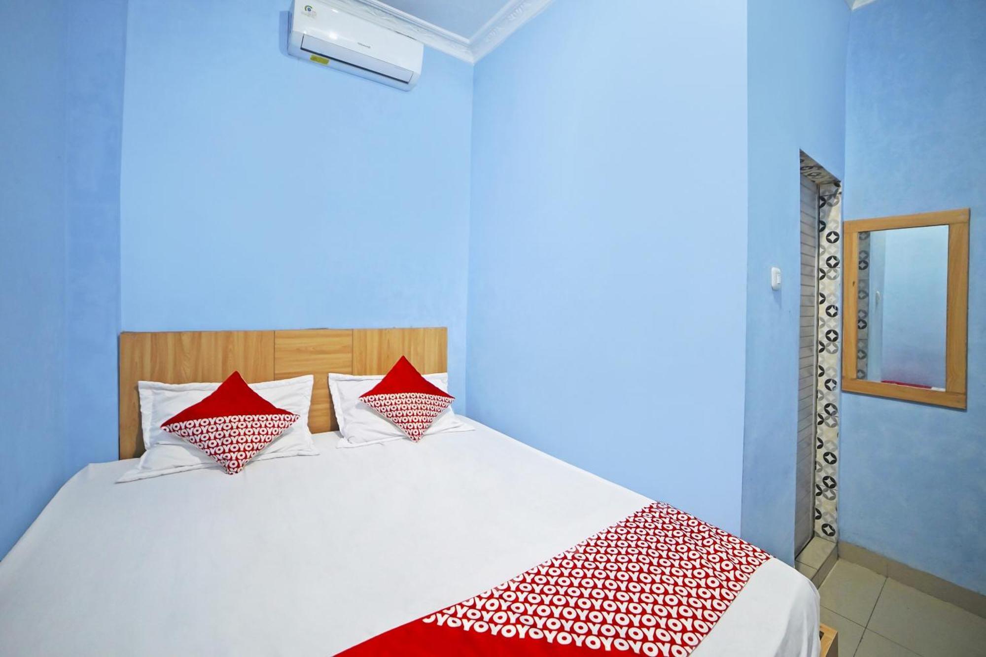 Oyo 90922 Gurusinga Guesthouse Medan Eksteriør bilde