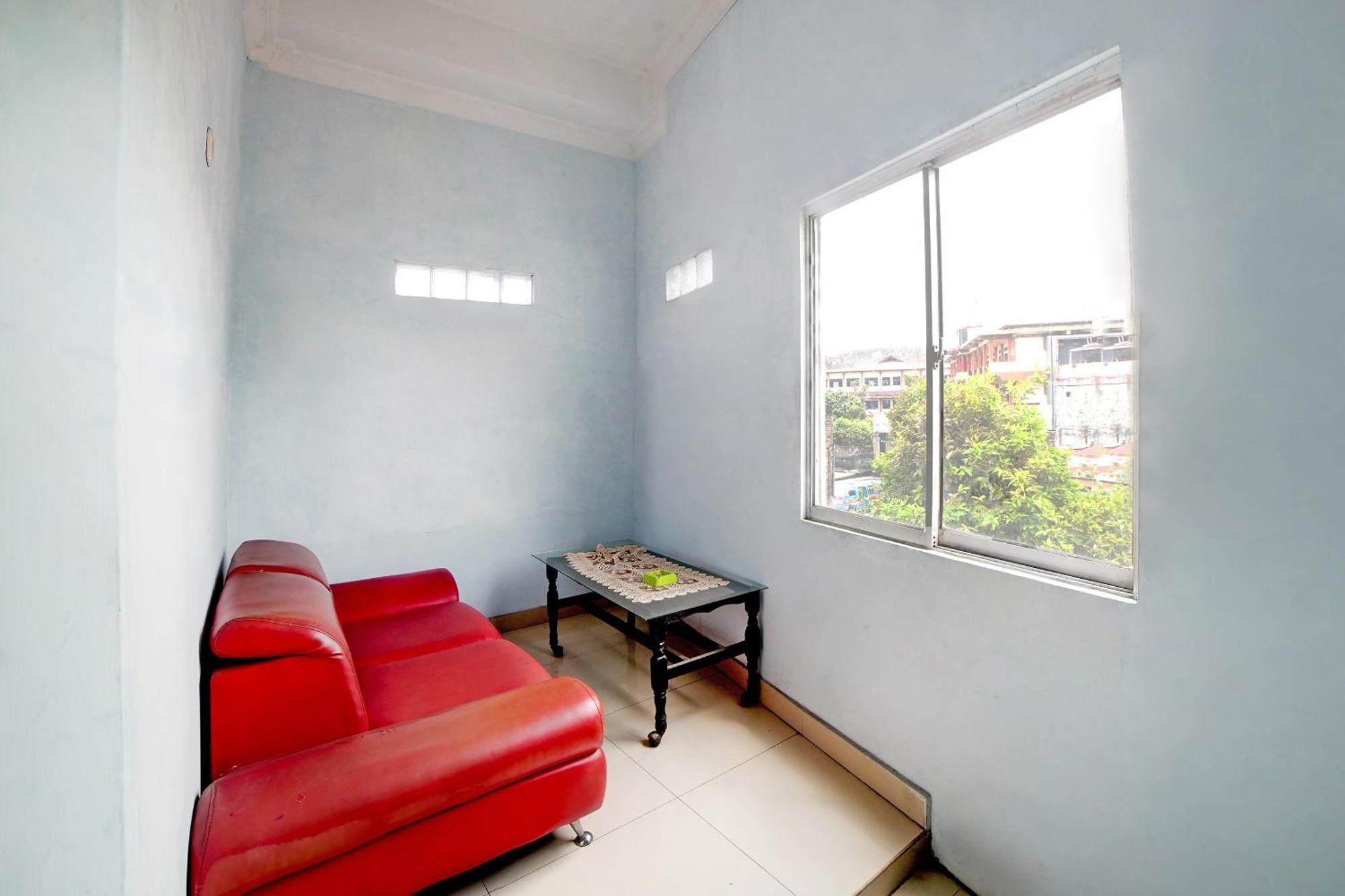 Oyo 90922 Gurusinga Guesthouse Medan Eksteriør bilde